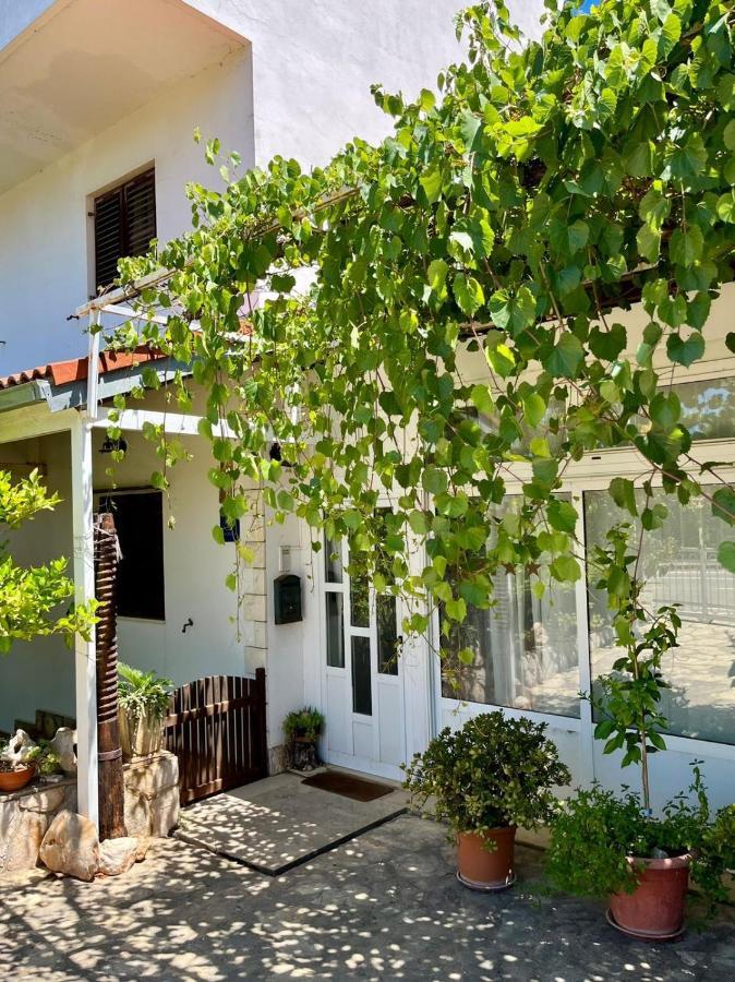 Gorana Studio Apartment Jelsa  Bagian luar foto